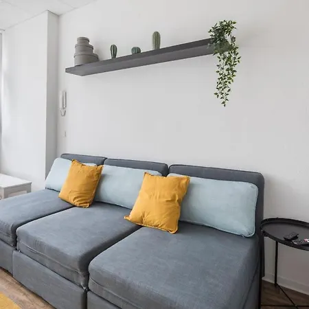 Spacious 2 Bedroom Apartment Hamburg